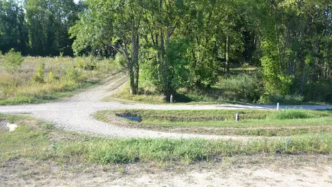 Bord de l’eau à Jonage, près de Lyon
