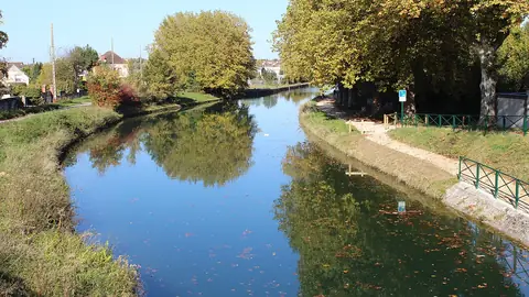 Bord de l’eau à Nemours, près de Morsang-sur-Seine